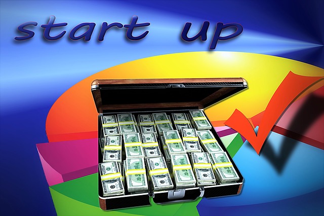 peníze na podnikání, kufr plný bankovek