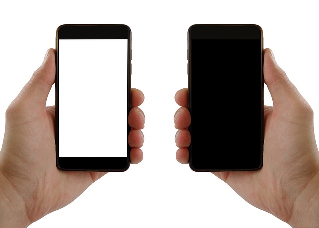 mobilní telefon různých typů
