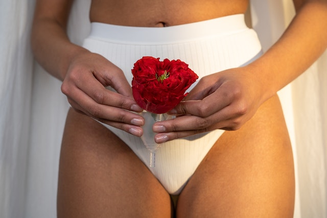 žena a menstruace
